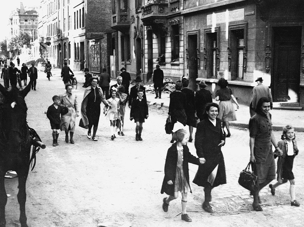 фото немецкие дети идут в школу