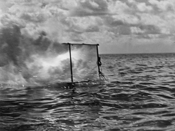 А это первая в мире авария на подводной фотосъёмке