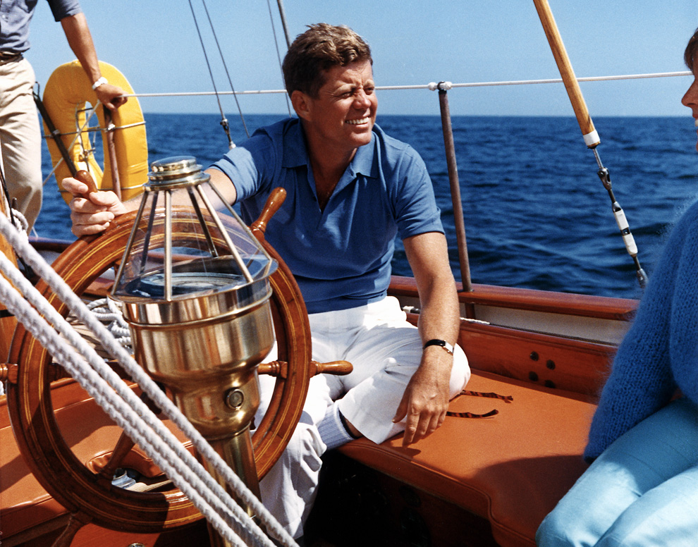 Президент Кеннеди на борту парусной  яхты "Manitou"