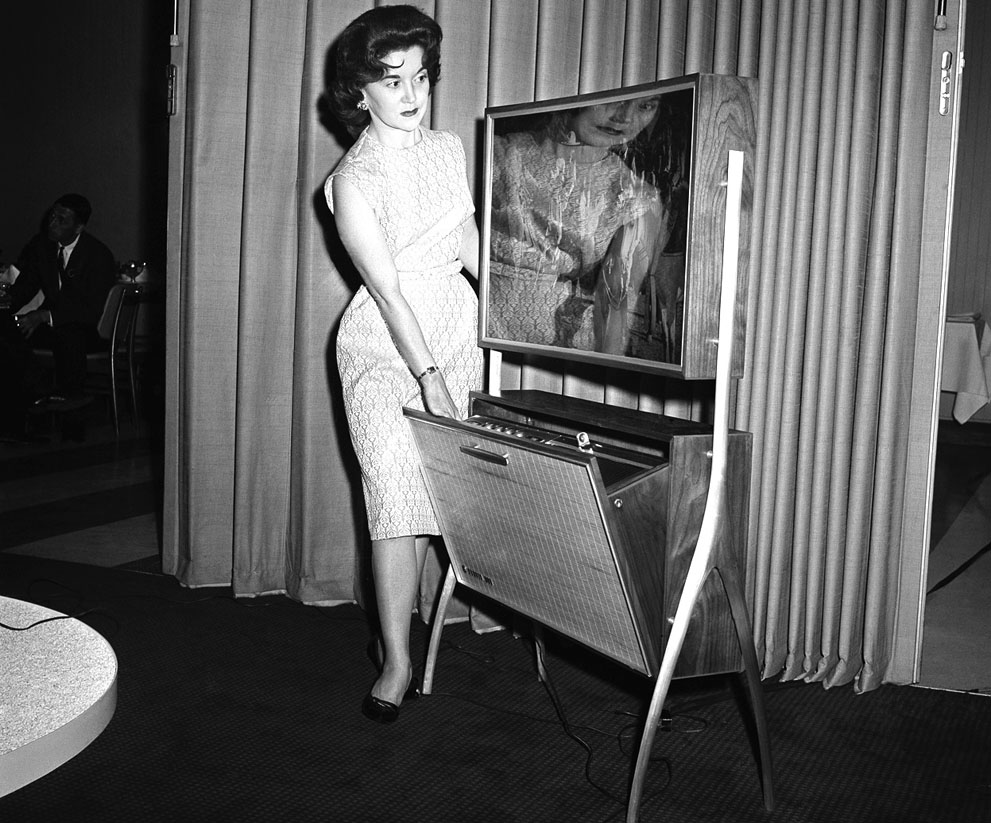 На выставке демонстрируют новую модель телевизора