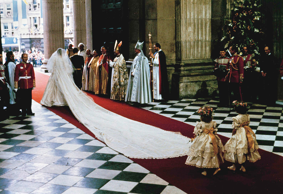 Шлейф свадебного платья принцессы Дианы  составлял 7,6 метра