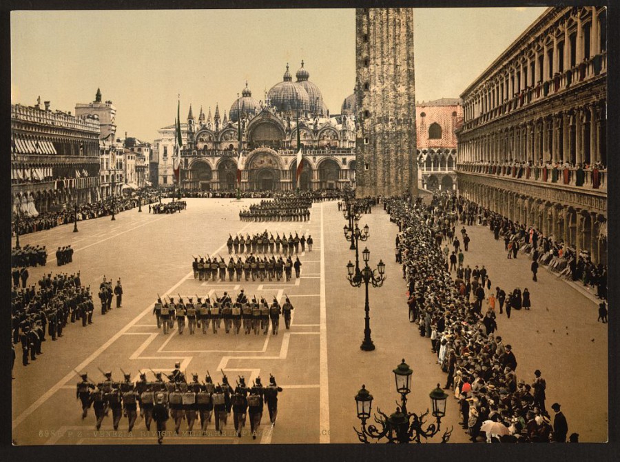Военный парад на площади Святого Марка, Венеция, Италия