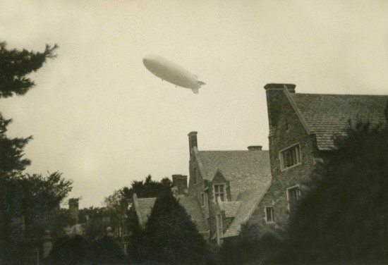 Гинденбург, пролетая над Принстонским университетом 6 мая 1937 года