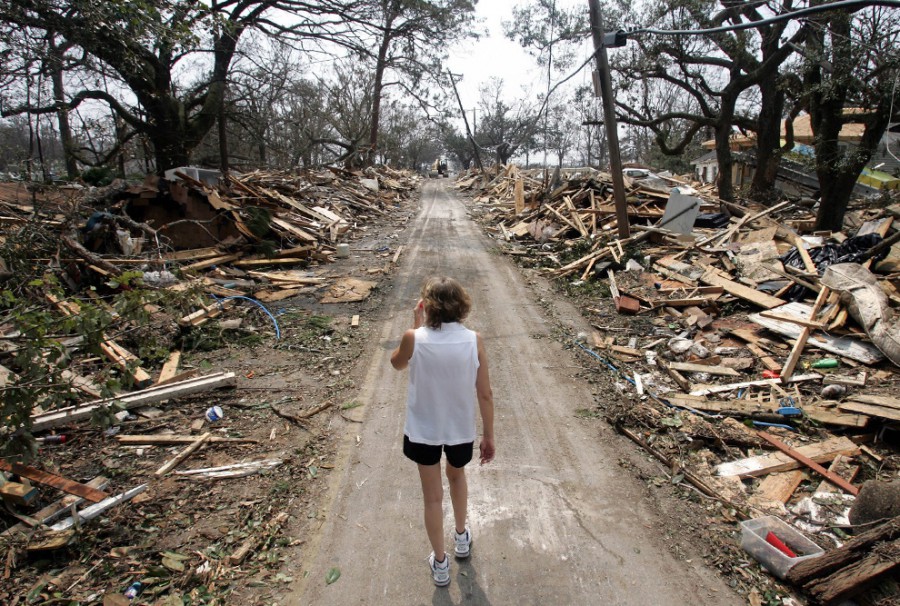 31 августа 2005 года. Окрестности в Лонг-Бич, штат Миссисипи после урагана Катрина 