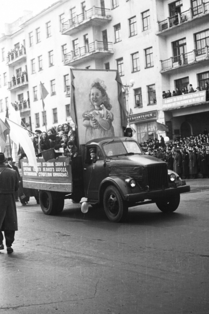 Первомайская демонстрация в Мурманске, в 1958 году.