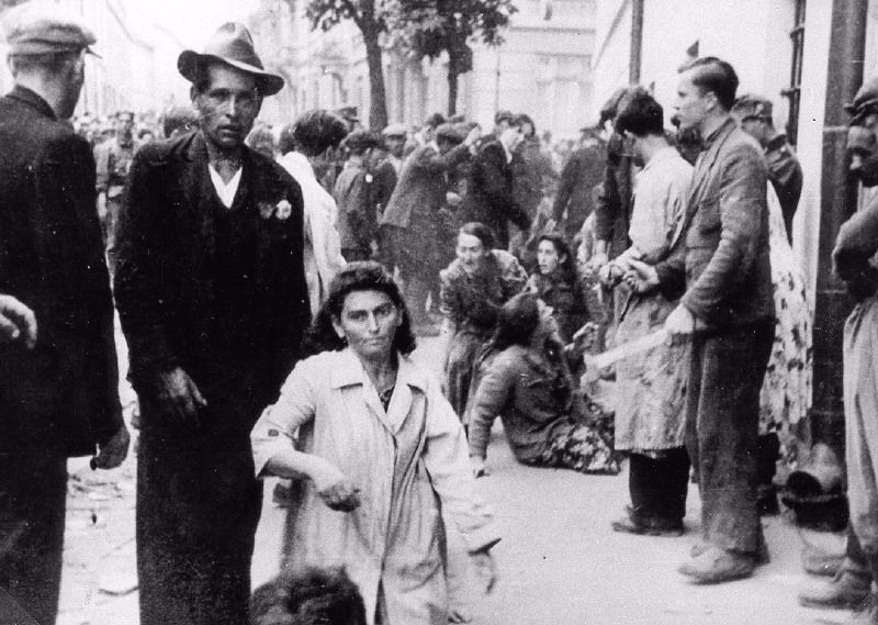Шокирующие фотографии львовских еврейских погромов 1941 года