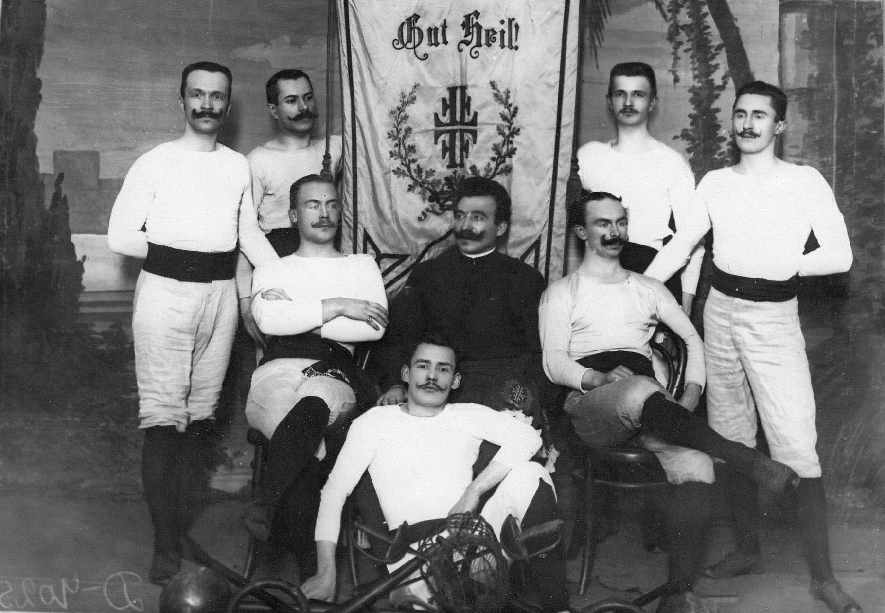 Гимнастическое общество «Пальма» в 1910-х годах.