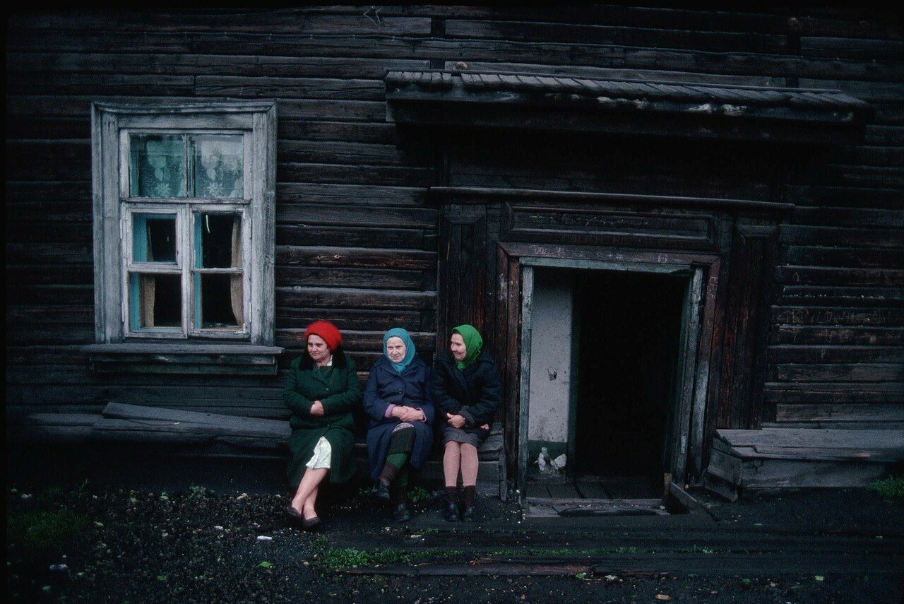 Это забытое старое серое. Фотограф Питер Тернли 1991. Россия в 90-е Питер Тернли. Деревни в 90-е годы. Нищие в деревне.