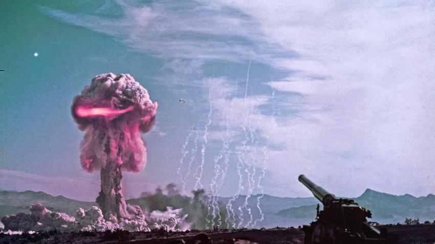25 мая 1953 года на ядерном полигоне в Неваде в рамках операции Upshot-Knothole был произведен первый в истории выстрел артиллерийским ядерным снарядом Grable.
