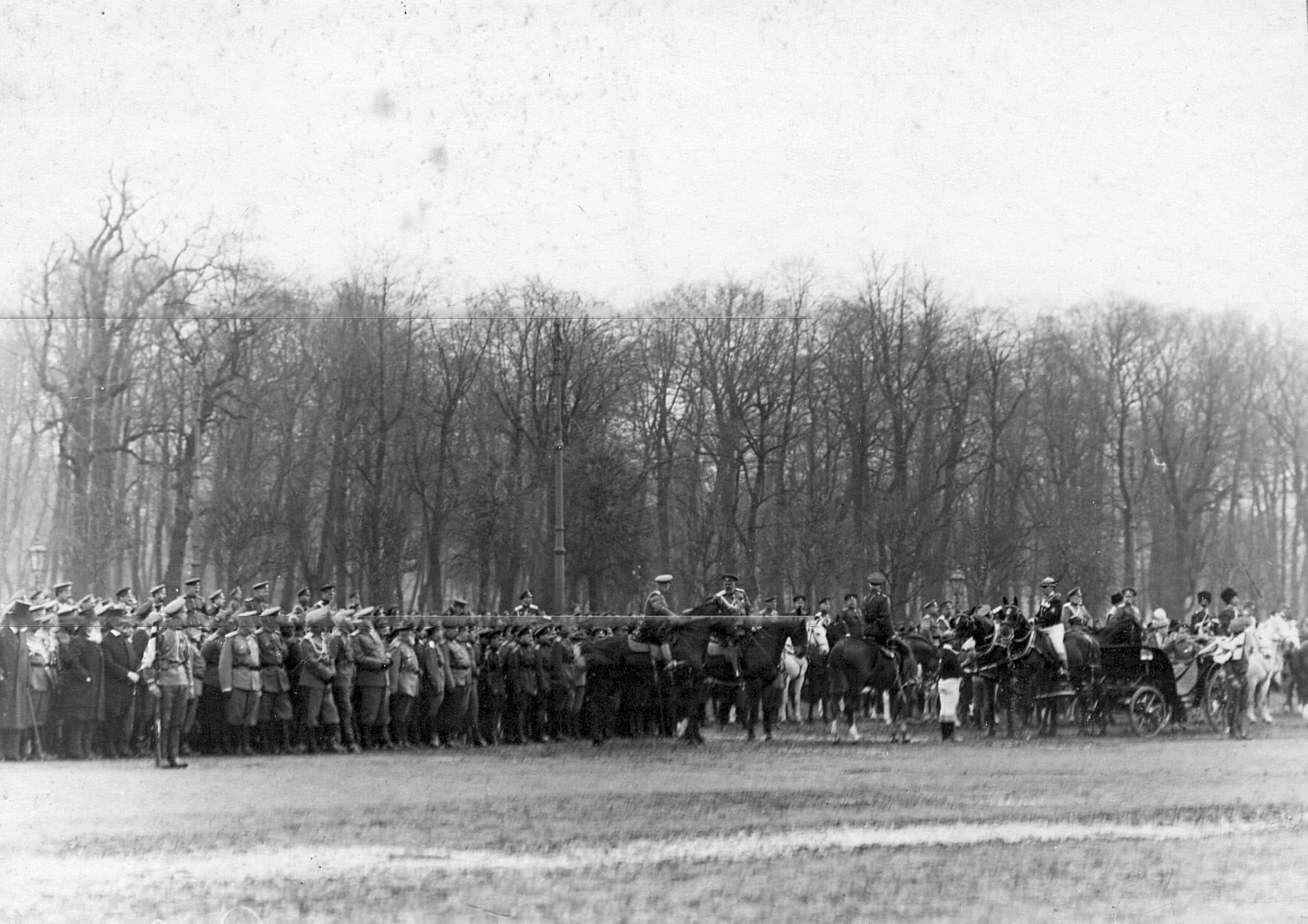 1916. Парад запасных батальонов гвардии на Марсовом поле.