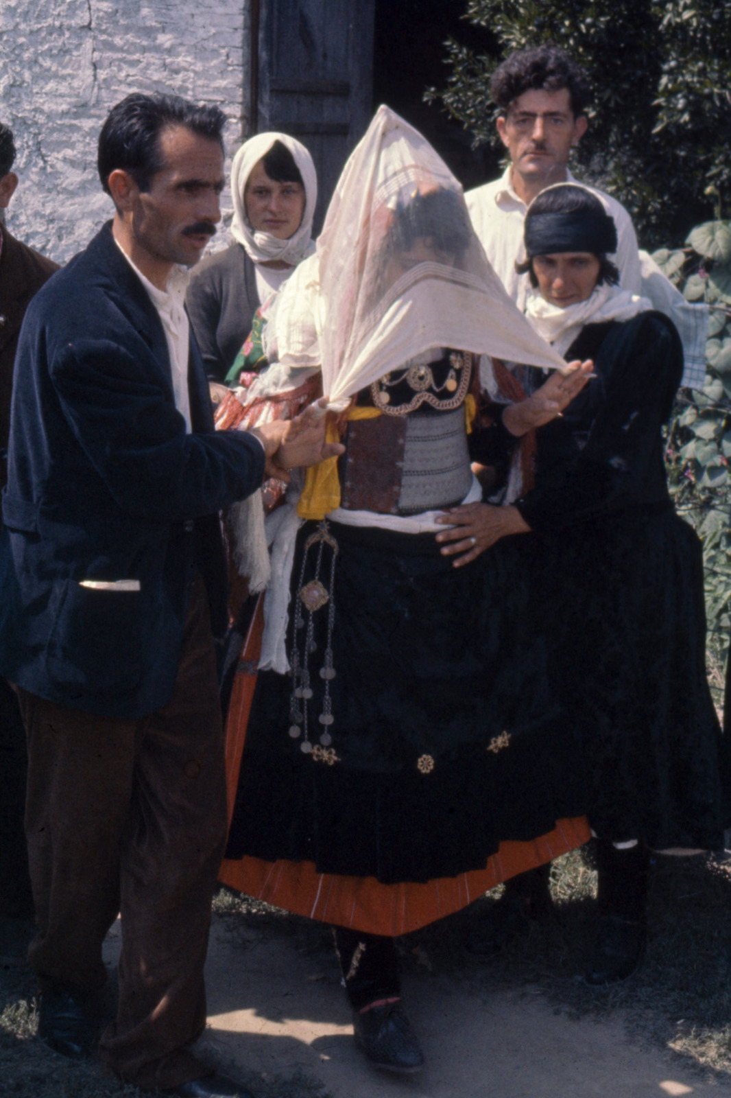 1964 год. Албанская свадьба на снимках Жан-Луи Свинерса.