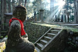 Что скрывает в себе самое странное кладбище в мире: Тайна японского Окуноина