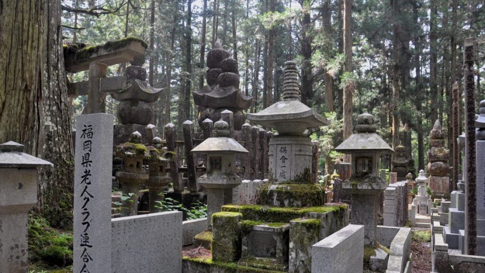 Что скрывает в себе самое странное кладбище в мире: Тайна японского Окуноина