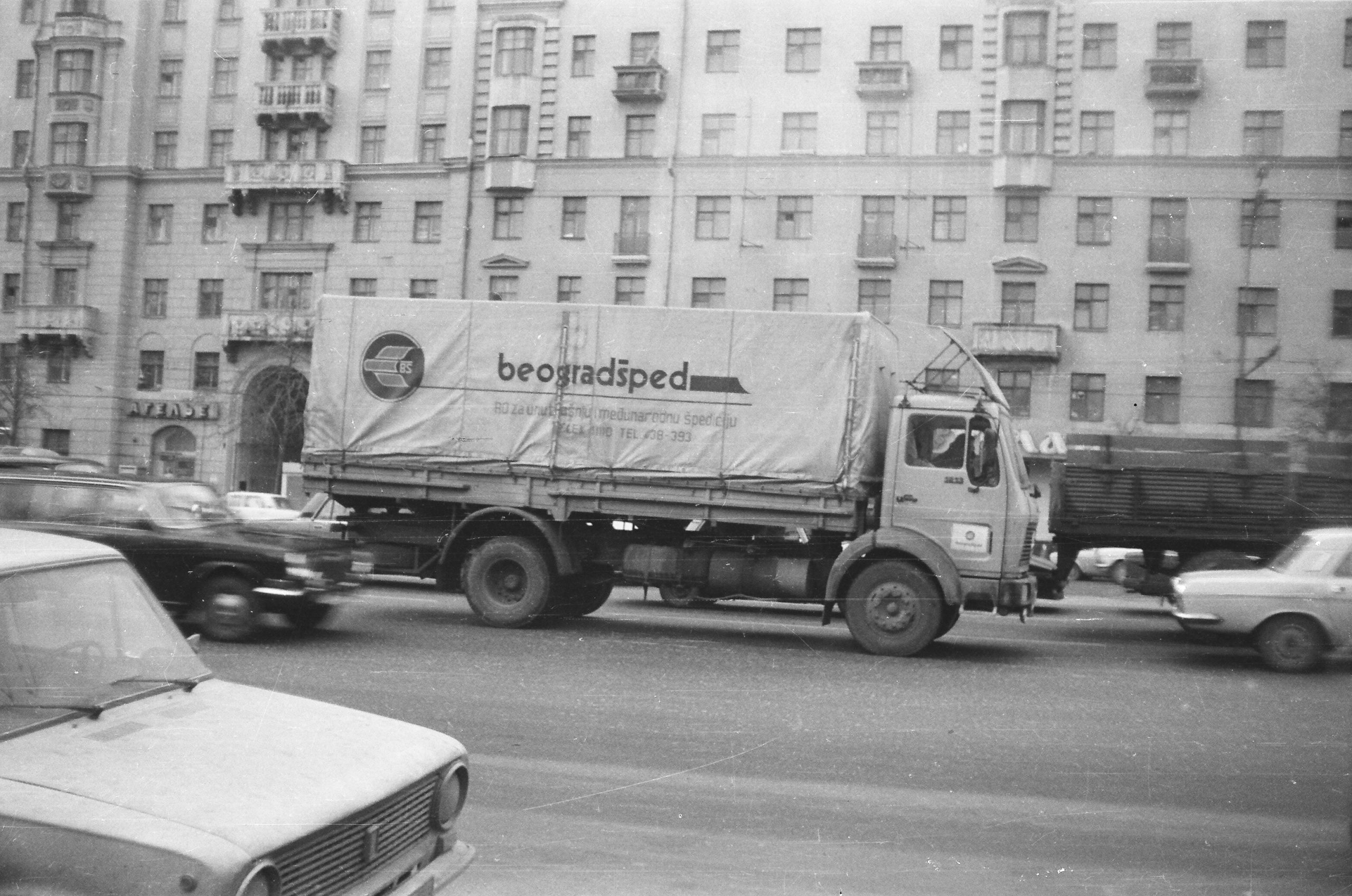 1988 год. Автомобили на улицах Москвы.